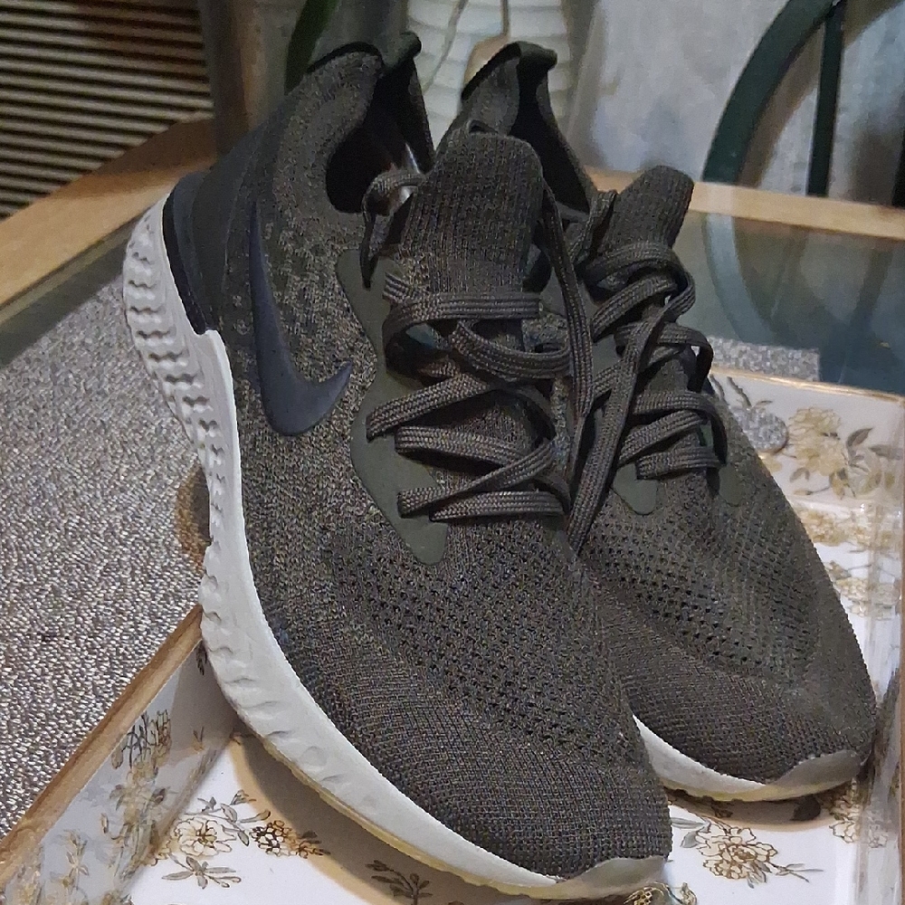 Nike Men’s Athletic Running Shoes Black and White Knit